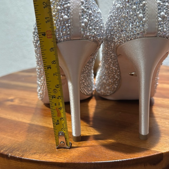 Badgley Mischka Collection Cher II Pointed Toe Pump Size 6 - Picture 14 of 14